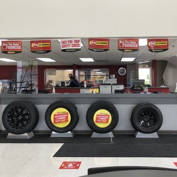 Les Schwab Tire Center - The staff didn't wear masks for the majority of my visit, but they also maintain a 6-foot distance from each other and customers - Tires Near Me - Everett, Washington