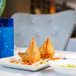 Mirchi Indian Cuisine - We loved this Samosa's