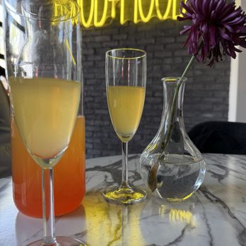 Poach Social - Peach mimosa Carafe - Breakfast & Brunch Near Me - Atlanta, Georgia Poach Social - Peach mimosa Carafe - Breakfast & Brunch Near Me - Atlanta, Georgia