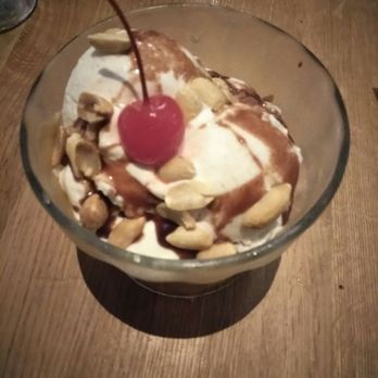 Earls Kitchen + Bar - The 'gold digger' was basically just ice cream. - New American Near Me - Orlando, Florida
