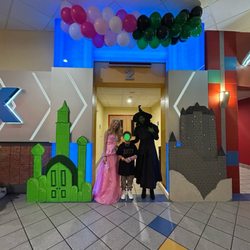 GQT Merritt Square 16 IMAX - Glinda & Elphaba