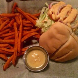 La Catrina Burger Bar - Azteca