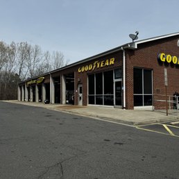 Worst car service place and people in Charlotte. Don't waste your time. Worst car service place and people in Charlotte. Don't waste your time.