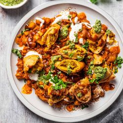 Desi Aroma - Samosa lodded chaat