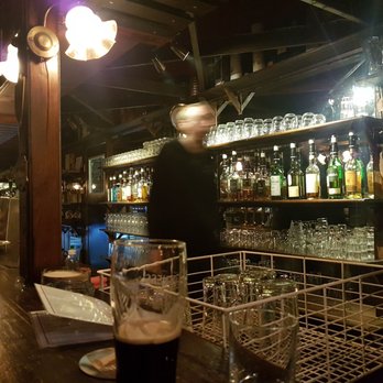 Highlander Scottish Pub - An der Bar - Pubs Near Me - Vienna, 9