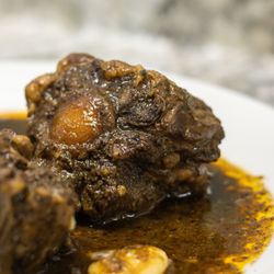 Easy Caribbean - Best oxtail in Seattle.