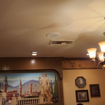 Ottavio's Italian Restaurant - Dining room - Italian Near Me - Camarillo, California Ottavio's Italian Restaurant - Dining room - Italian Near Me - Camarillo, California