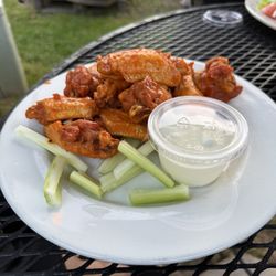 Bennys Pizzeria - Wings