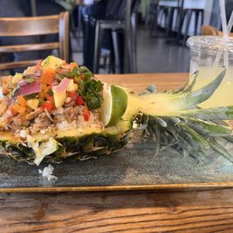 Pineappétit - Pineapple chicken bowl and lemonade