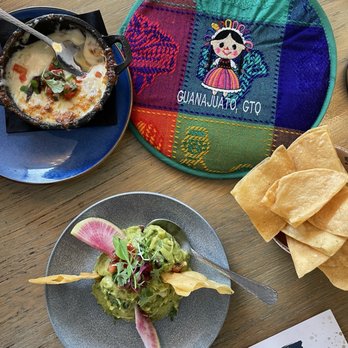 Mi Amor Restaurant - Queso fundido y guacamole - Empanadas Near Me - Evergreen Park, Illinois