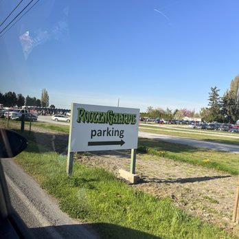 Roozengaarde Display Garden & Store - Signs pointing to parking - Florists Near Me - Mount Vernon, Washington Roozengaarde Display Garden & Store - Signs pointing to parking - Florists Near Me - Mount Vernon, Washington