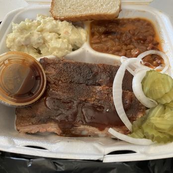 Circle B Smokehouse Logo