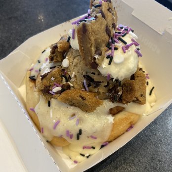 Cinnaholic - A naughty little elf - Bakeries Near Me - Gilbert, Arizona