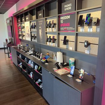 T-Mobile - Phones and Smart Watches - Mobile Phones Near Me - Hurricane, Utah