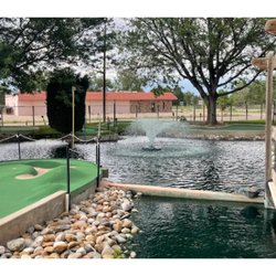 Epic Entertainment - Mini-golf hole 1 with pond fountain