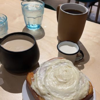 Vivir - Guava cinnamon roll and honey latte - Mexican Near Me - Minneapolis, Minnesota Vivir - Guava cinnamon roll and honey latte - Mexican Near Me - Minneapolis, Minnesota