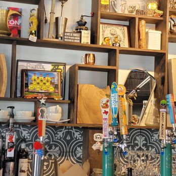 Slowpokes - Beer and wine available - Bars Near Me - Houston, Texas