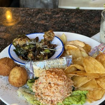 Hyman's Seafood - combo plate - Seafood Near Me - Charleston, South Carolina Hyman's Seafood - combo plate - Seafood Near Me - Charleston, South Carolina