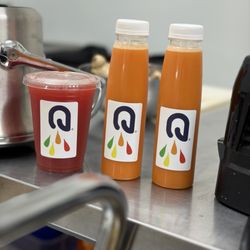 Squeezers Juice Bar