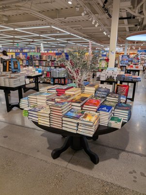 Barnes & Noble by null