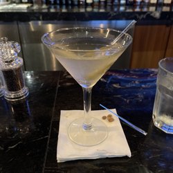 Bâton Rouge Steakhouse & Bar - Slightly dirty Grey goose martini!!!