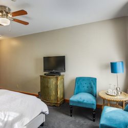 Wild Iris Inn - Queen Fireplace Room