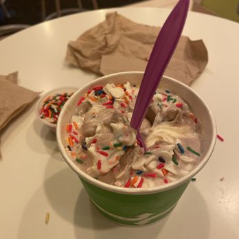 Fruitee Yogurt - Ice Cream & Frozen Yogurt Near Me - Lexington, Massachusetts