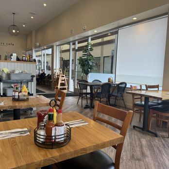 Brothers Cafe - Dining area - Breakfast & Brunch Near Me - Millbrae, California