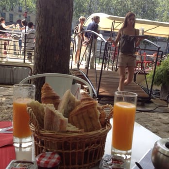 Le Marcounet - Basket of croissants. Baguette, Nutella,jam and fresh squeezed orange juice. - French Near Me - Paris, 75 Le Marcounet - Basket of croissants. Baguette, Nutella,jam and fresh squeezed orange juice. - French Near Me - Paris, 75