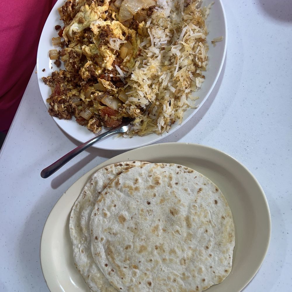 Main Street Cafe - SPANISH Omelet:  Sausage, ham, onion, jalapenos, tomato, cheddar & a side of salsa - Breakfast & Brunch Near Me - Carthage, Texas