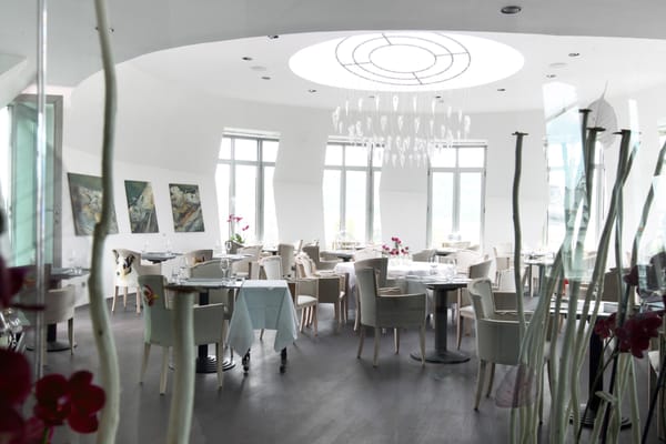 Tančící dům - Ginger & Fred Restaurant by null