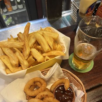 The Lions - Sports Bars Near Me - Paris 13, 75 The Lions - Sports Bars Near Me - Paris 13, 75