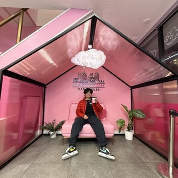 Hello Kitty Cafe - Themed Cafes Near Me - Vancouver, British Columbia