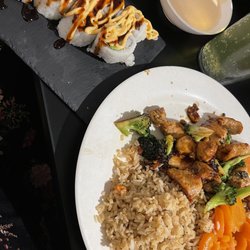 Oishii Japanese Restaurant - Pagoda roll, chicken teriyaki