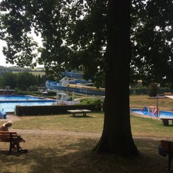Waldbad Bad Meinberg - Blick auf's Schwimmer-, Nichtschwimmer- und Babybecken