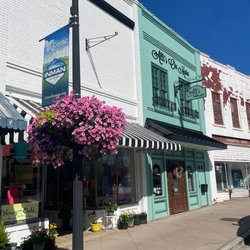Alli’s On Main
