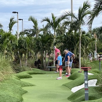 PopStroke - People playing the Tiger Course - Mini Golf Near Me - Fort Myers, Florida PopStroke - People playing the Tiger Course - Mini Golf Near Me - Fort Myers, Florida