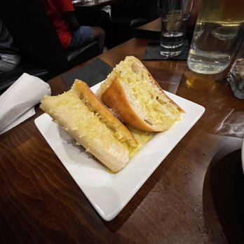 Poppys Italiano - Complimentary garlic bread - Italian Near Me - St. Augustine, Florida Poppys Italiano - Complimentary garlic bread - Italian Near Me - St. Augustine, Florida