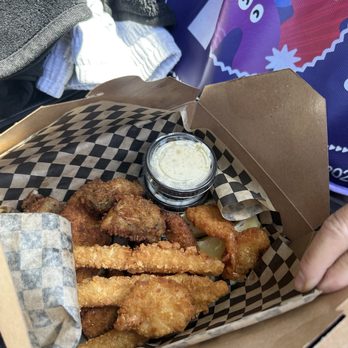 The Fish Peddler - Captains Platter - Seafood Markets Near Me - Bay City, Oregon