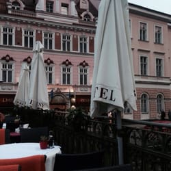 Hotel Embassy - Blick auf das Hotel/Restaurant von der Brücke aus