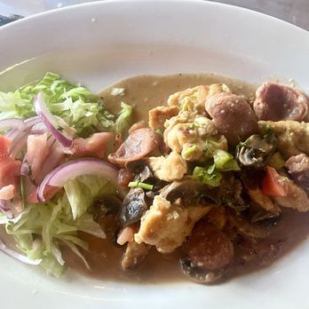 Ayahuasca Peruvian Kitchen - Stir fried chicken with salad - Peruvian Near Me - Norwalk, Connecticut