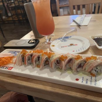 Sushi Nova - mai tai and sunny roll - Sushi Bars Near Me - Chicago, Illinois