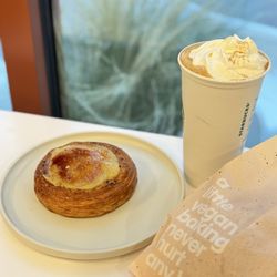To Live For Bakery - Crème brûlée croissant and pumpkin spice latte!