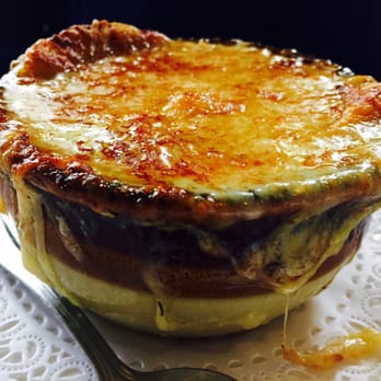 Lynn's Bistro - Starter: french onion soup - French Near Me - Kirkland, Washington