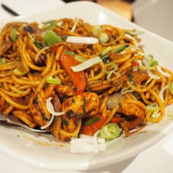 Kadai & Naan - Chili chicken noodles