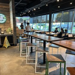 Shake Shack The Falls - Plenty of seating.