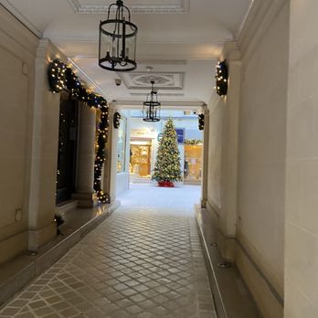 Jean-Paul Hévin - Hallway to the courtyard - Chocolatiers & Shops Near Me - Paris, 75 Jean-Paul Hévin - Hallway to the courtyard - Chocolatiers & Shops Near Me - Paris, 75