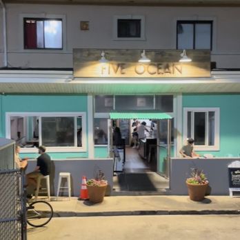 Five Ocean Bar & Grill - Front of place took video couldn't load atmosphere the best - American Near Me - Long Beach, New York