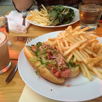 Haven Rooftop - Lobster roll - Lounges Near Me - New York, New York