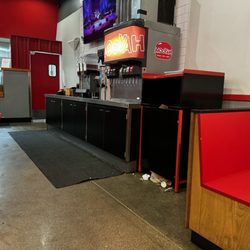 MOOYAH Burgers, Fries & Shakes - Beverage Station